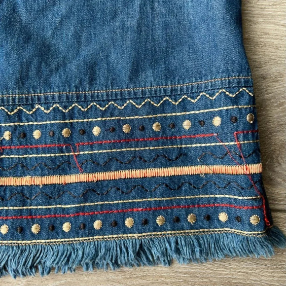 Vintage Alia Chambray Half Sleeve Embroidered Button Shirt  with Fringe Hem - Picture 10 of 15
